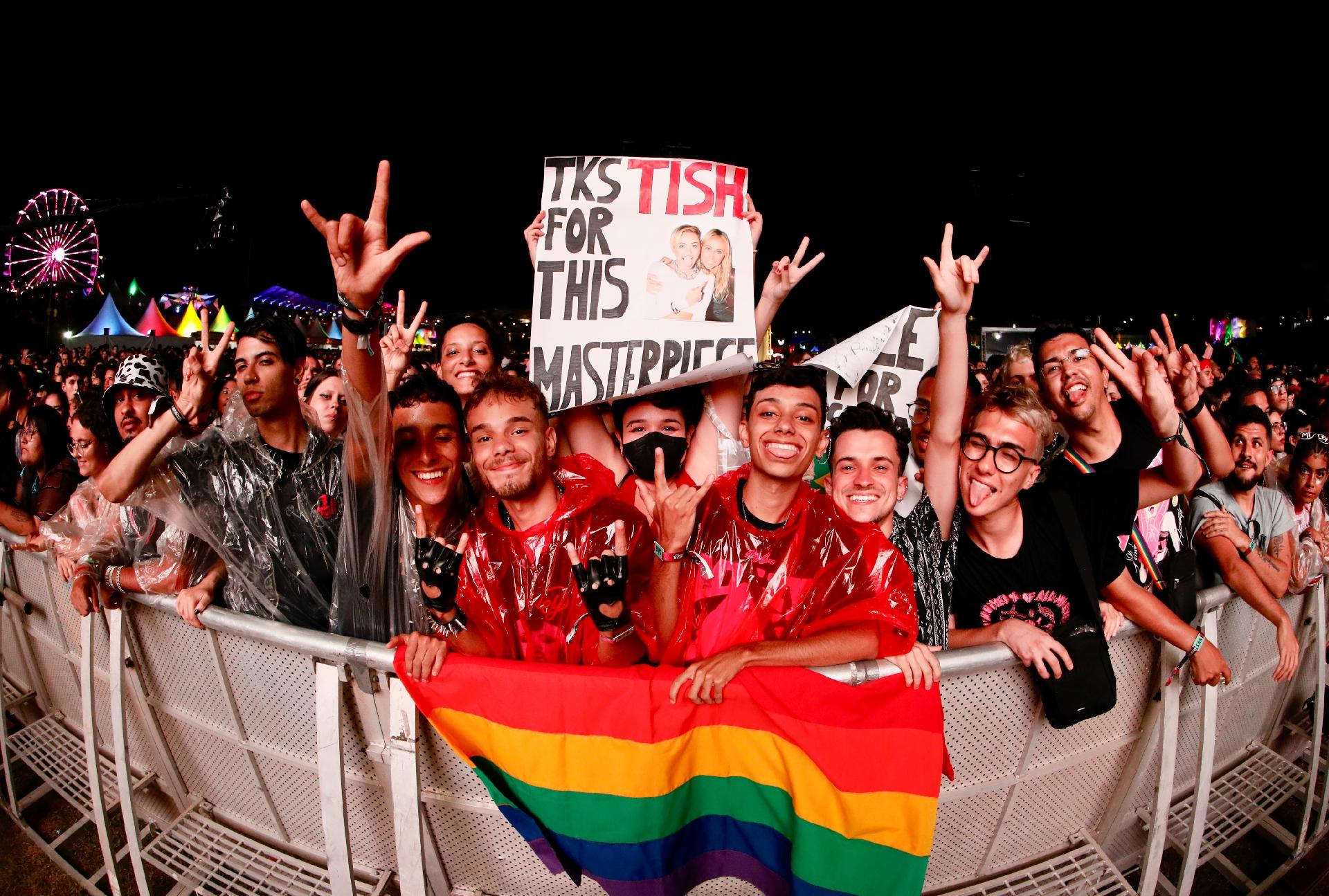 Fãs da Miley Cyrus esperam horas pelo show da cantora - Mariana Pekin/ UOL