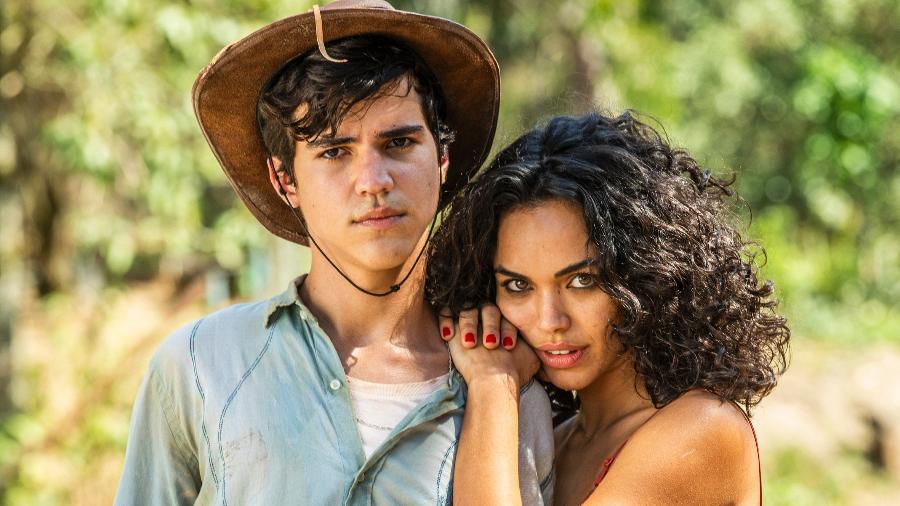 Drico Alves e Giovana Cordeiro como José Leôncio e Generosa na primeira fase de "Pantanal" - TV Globo/Divulgação