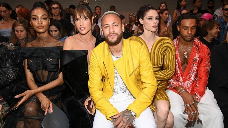 Neymar marca presença na Paris Fashion Week 2022 ao lado de Jourdan Dunn, Alessandra Ambrosio, Coco Rocha e Lucien  - Reprodução/ Pascal Le Segretain/ Getty Images