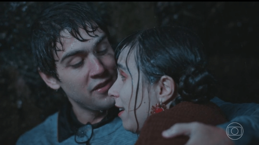 Guto (Daniel Rangel) e Lupita (Daphne Bozaski) em 'Família É Tudo'