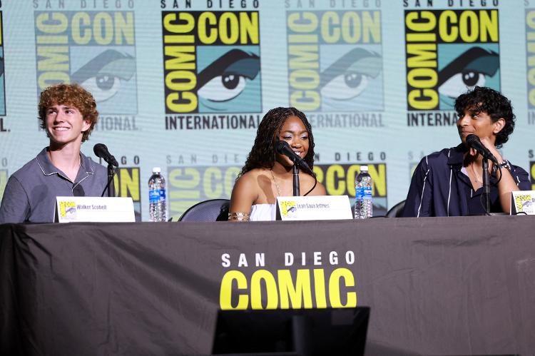 Walker Scobell, Leah Jeffries e Aryan Simhadri no painel de 'Percy Jackson e os Olimpianos', na San Diego Comic-Con 2024