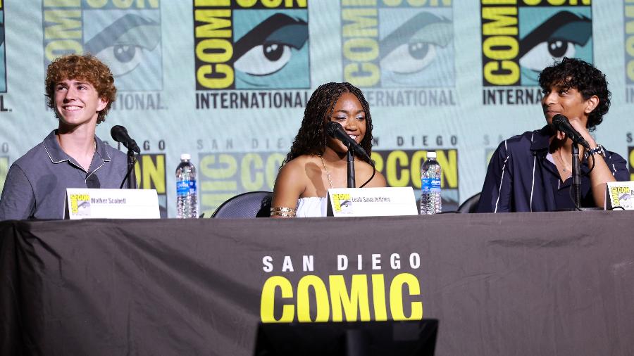 Walker Scobell, Leah Jeffries e Aryan Simhadri no painel de "Percy Jackson e os Olimpianos", na San Diego Comic-Con 2024 -  Matt Winkelmeyer/Getty Images/AFP