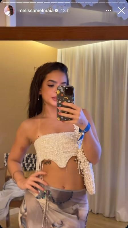 Mel Maia exibe look escolhido para curtir festa em Fernando de Noronha 