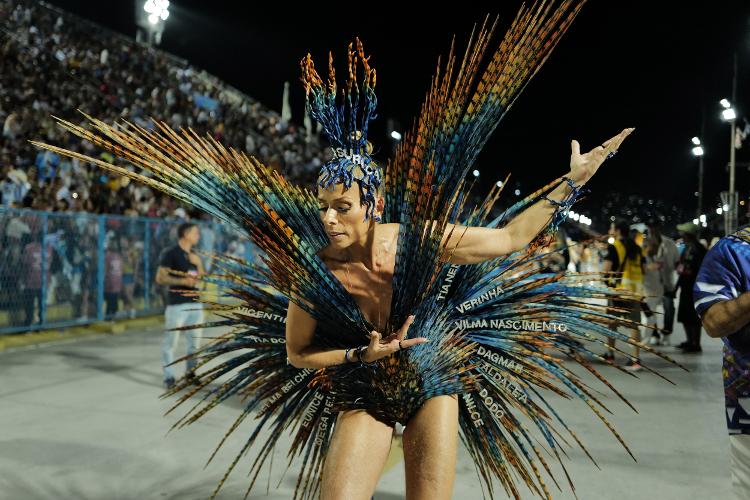 Adriane Galisteu é musa da Portela