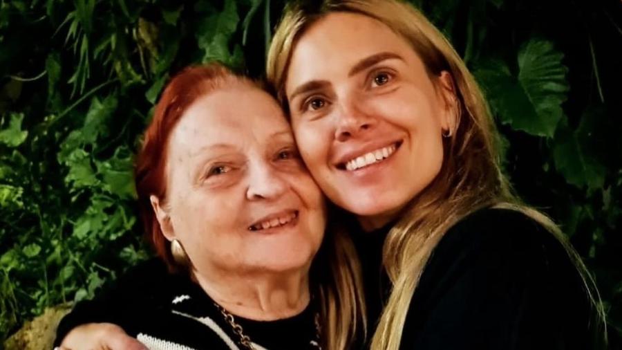 Carolina Dieckmann lamenta morte da avó 5 anos após morte da mãe