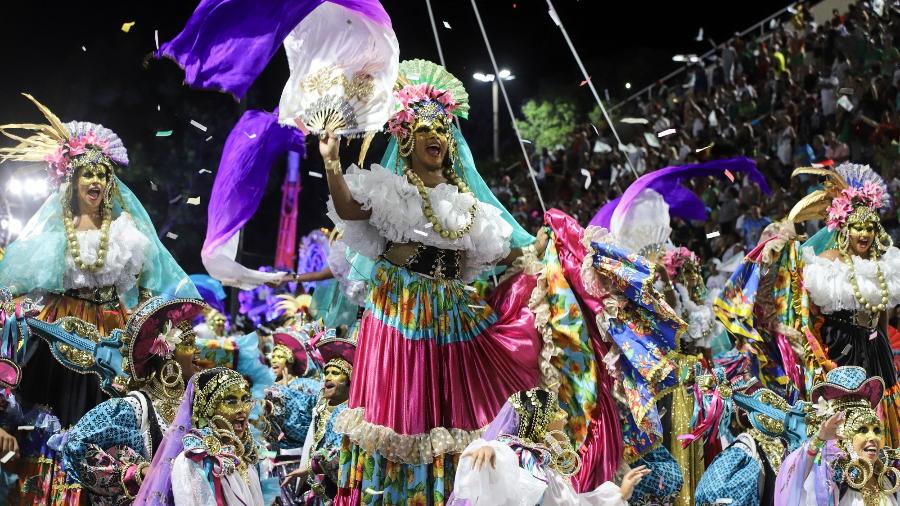Desfile da Imperatriz Leopoldinense na primeira noite de Carnaval no sambódromo da Marquês de Sapucaí