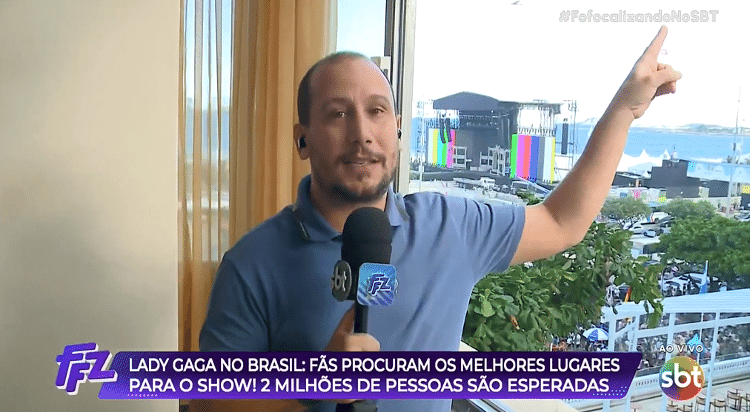 Rodrigo Assis durante reportagem ao vivo no Fofocalizando Rodrigo Assis durante reportagem ao vivo no Fofocalizando