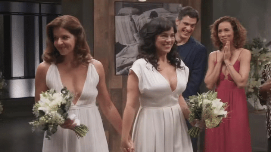 Natália (Mariana Santos) e Carol (Karine Teles) se casaram em 'Elas por Elas'