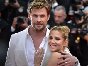 Esposa de Hemsworth faz dois personagens em 'Furiosa' e está irreconhecível
