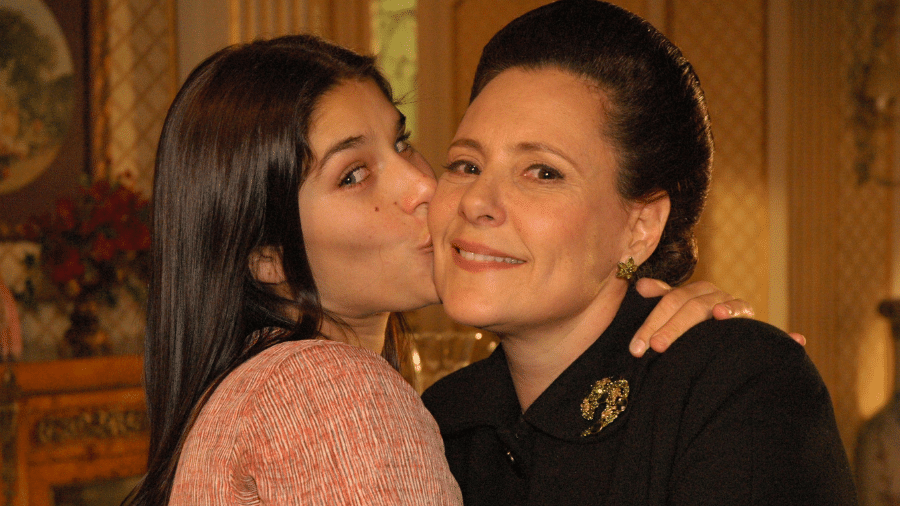 Serena (Priscila Fantin) e Agnes (Elizabeth Savala) em 'Alma Gêmea'