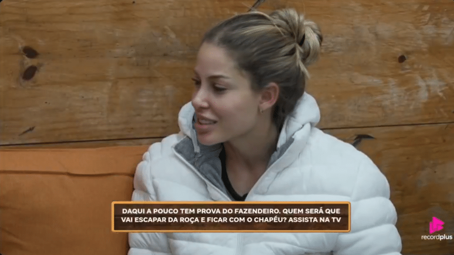 Peoas reclamam de falta de banho de Dudu Camargo em A Fazenda 17 Peoas reclamam de falta de banho de Dudu Camargo em A Fazenda 17