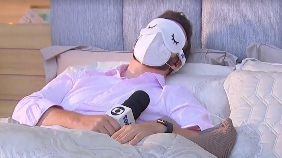 Repórter "cochilou" antes de entrar ao vivo com entrevista com médico especialista em sono - Reprodução/TV Globo