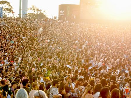 Multidão circula pelo festival Lolla Brasil 2022 - Mariana Pekin/UOL