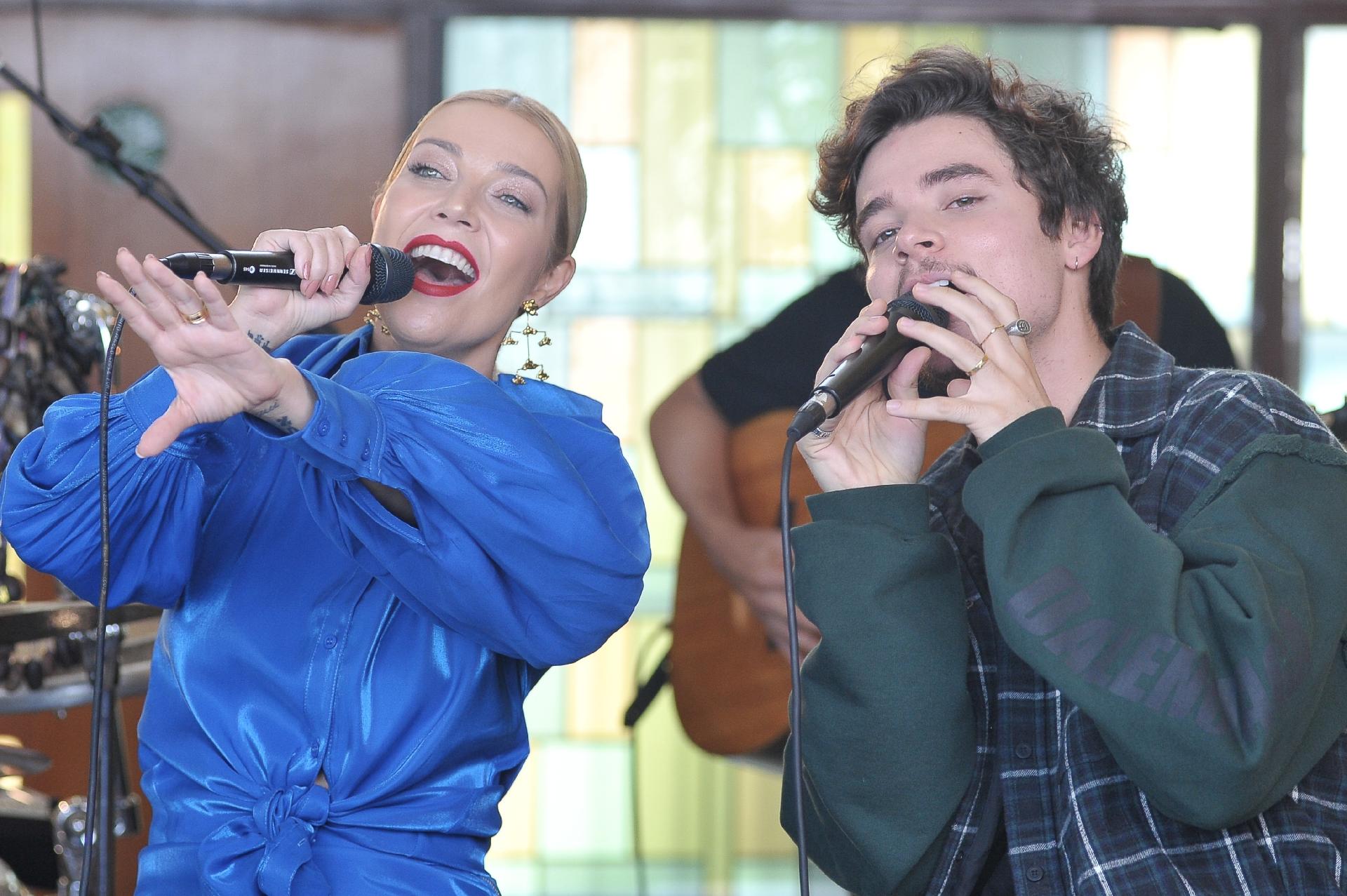 João Figueiredo 'Sai da Caixa' e solta a voz ao lado de Luiza Possi - Reinaldo Canato/UOL