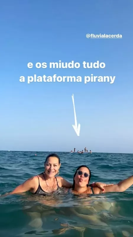 Luana Piovani e amiga em praia da Espanha (Foto: reprodução/Instagram Stories/@luanapio) Lorena Bueri
