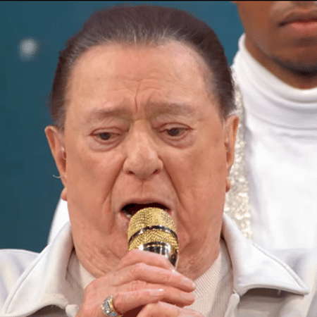 Raul Gil em seu último programa no SBT Raul Gil em seu último programa no SBT