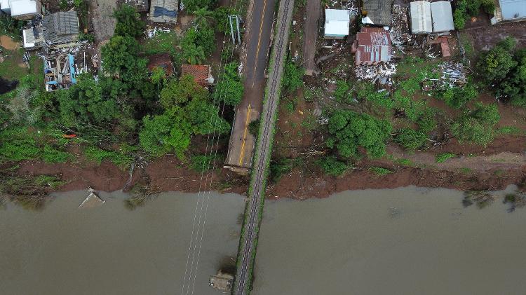 Ponte de Muçum destruída pela enchente em setembro de 2023