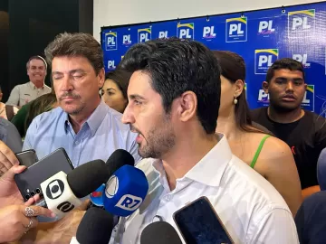 Só sobrou o de papelão: após derrota, Bolsonaro deixa Goiânia e candidato