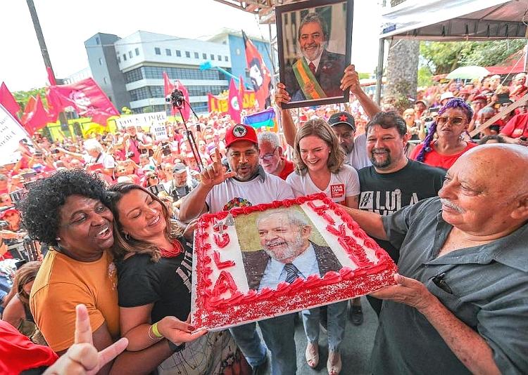 Janja na Vigília Lula Livre com Gleisi Hoffmann, Benedita da Silva, Frei Chico e João Paulo, em Curitiba