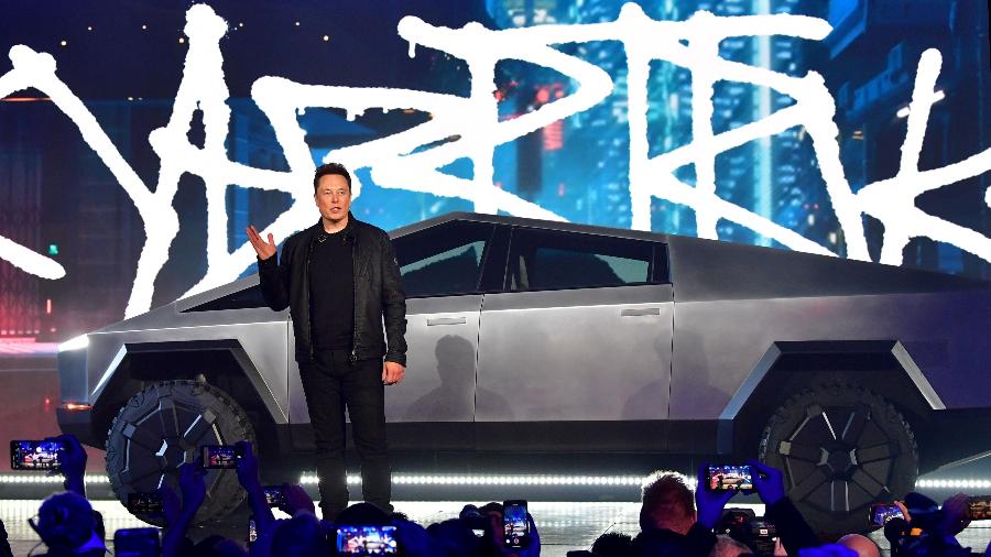 Elon Musk durante apresentação do Cybertruck, o carro elétrico e blindado da Tesla - AFP