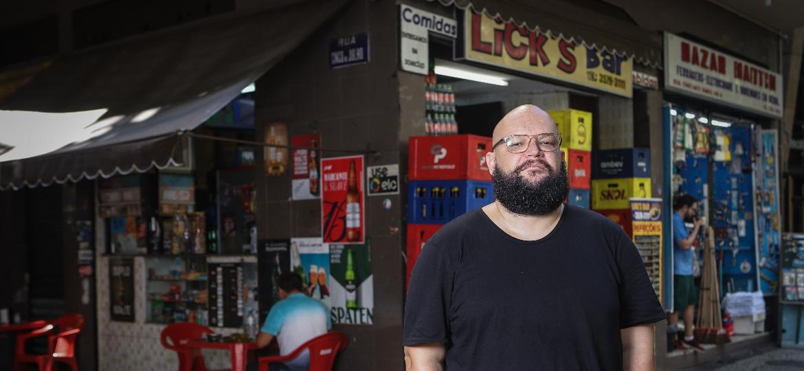 Eduardo Freitas, sociólogo que fez um estudo "ébrio-etnográfico" sobre os botequins de Copacabana - Zô Guimarães/UOL