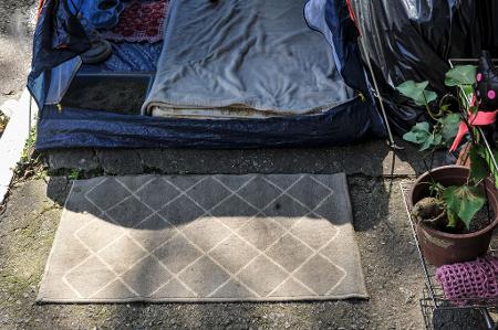 Tapete na entrada da barraca - Reinaldo Canato/UOL - Reinaldo Canato/UOL