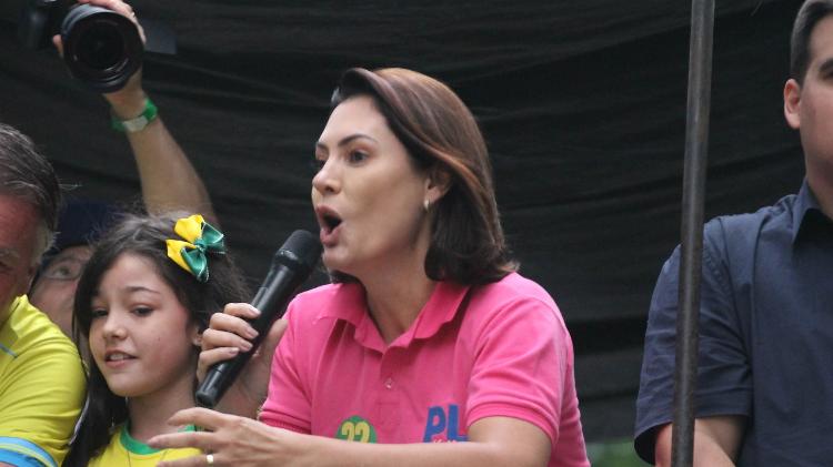 Michelle faz o meio de campo com políticos Michelle faz o meio de campo com políticos