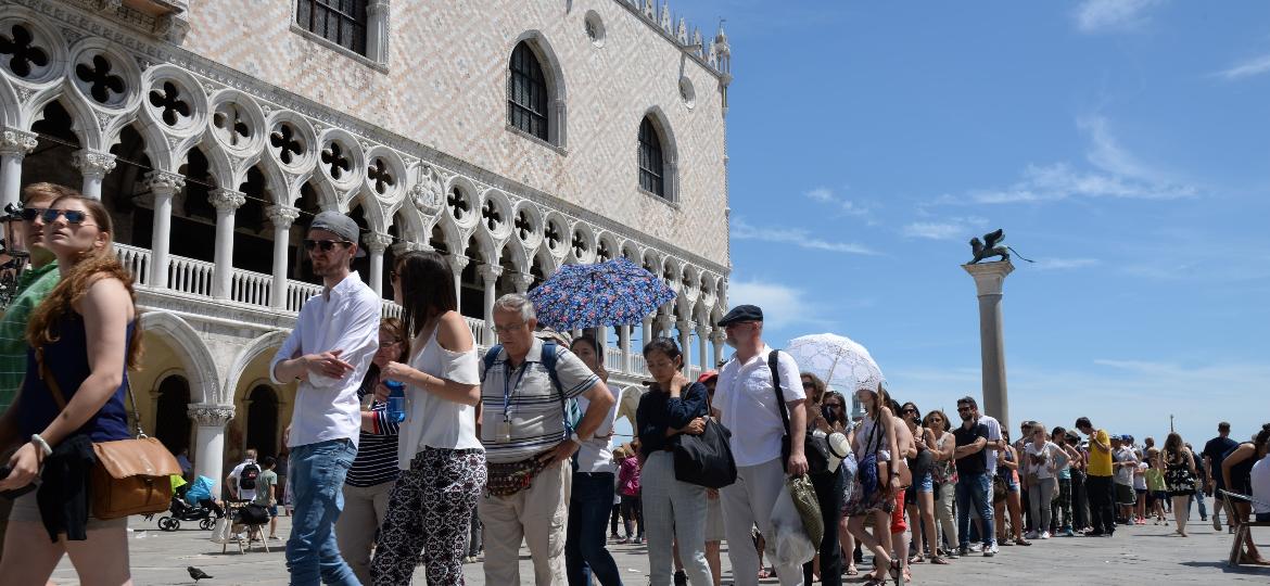 Veneza sofre há anos com o excesso de turistas - UOL