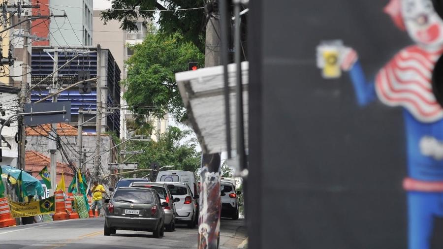 Acampamento de manifestantes bolsonaristas na rua Alfredo Pujol, em Santana, zona norte de São Paulo, em dezembro de 2022 - UOL