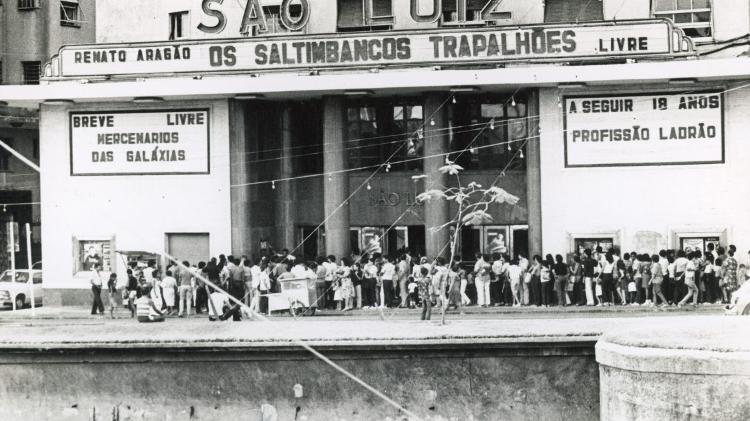 Na inauguração, em 6 de setembro de 1952, o monumental cinema tinha 1.340 poltronas e dois vitrais ladeando a tela sob pesadas cortinas de veludo vermelho