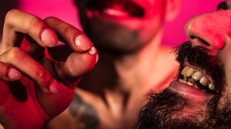 Paulo* e Vini*, praticantes de chemsex (sexo sob efeito de drogas) - Fernando Moraes/UOL - Fernando Moraes/UOL