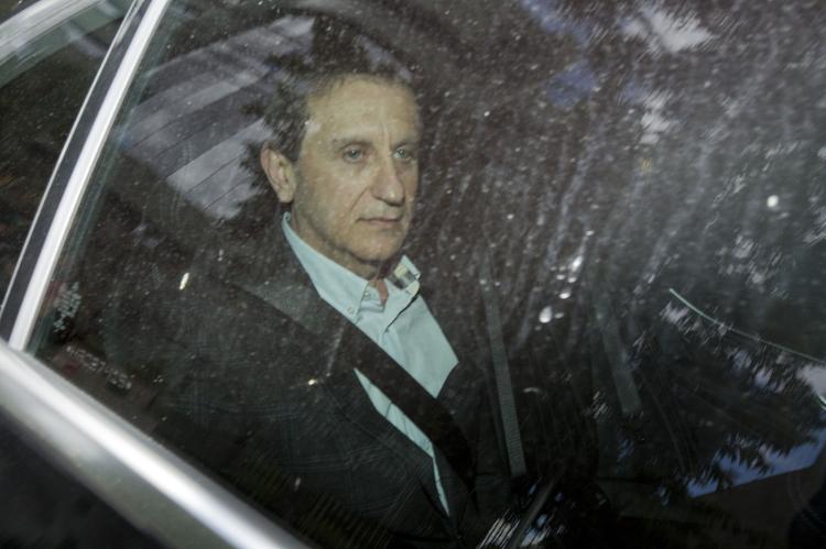 Youssef deixa a sede da Justiça Federal em Curitiba após colocar a tornozeleira eletrônica, em novembro de 2016, para cumprir prisão domiciliar