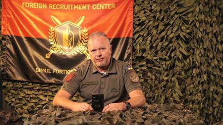 O curitibano JC, que recruta estrangeiros para o exército da Ucrânia