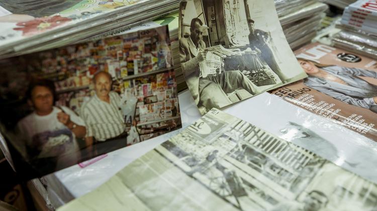 Seu Salvador, 85, jornaleiro mais antigo de São Paulo, em sua banca no viaduto Nove de Julho - Mariana Pekin/UOL - Mariana Pekin/UOL
