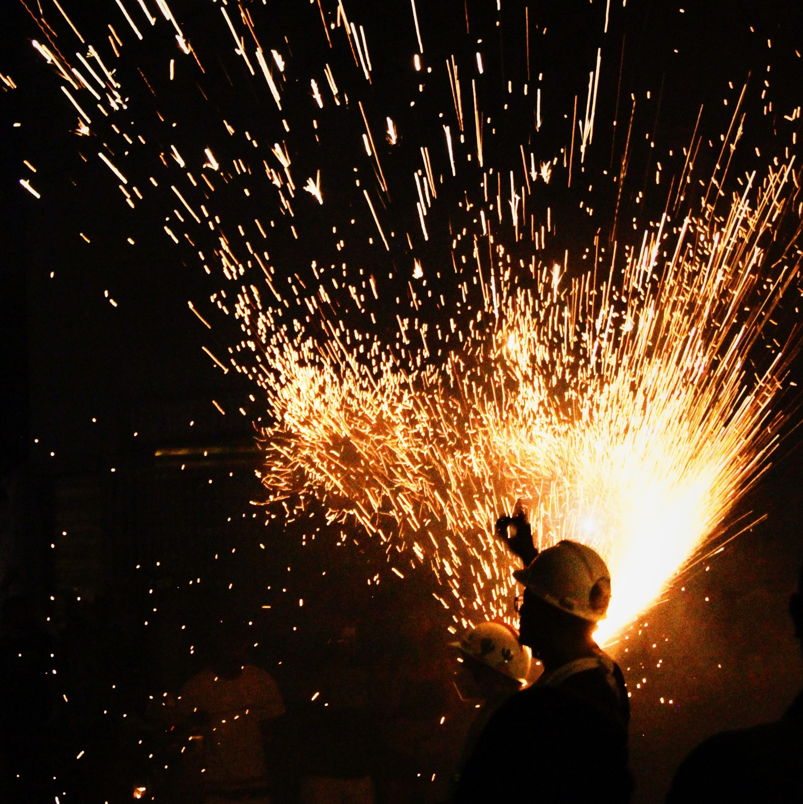 É certo soltar fogos de artifício de noite quando há jogos de