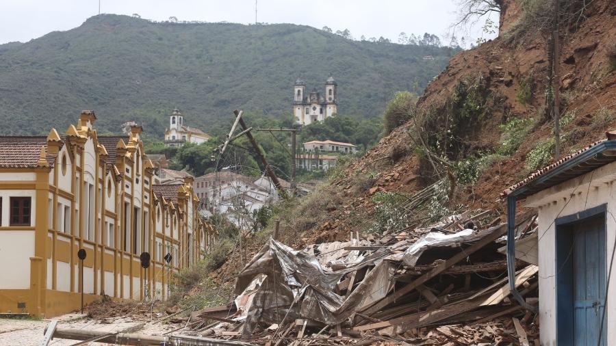 Casarão histórico destruído devido a um deslizamento de terra na cidade de Ouro Preto (MG) - Ane Souza/Folhapress