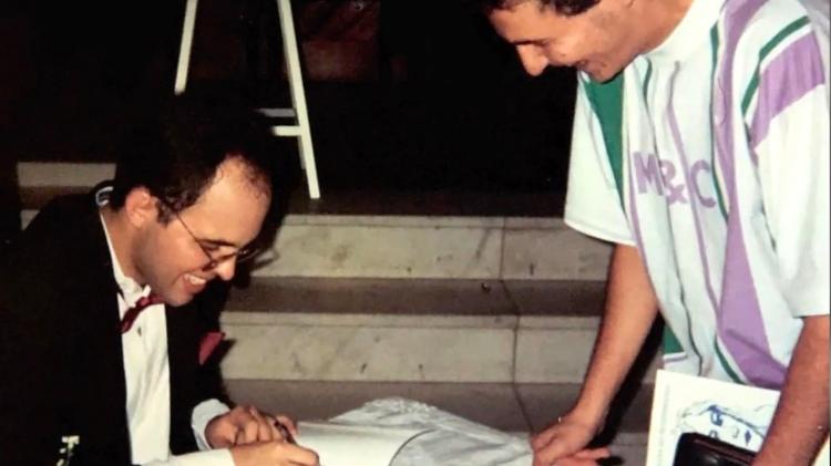 O médium Benjamin Teixeira de Aguiar no lançamento de seu 1º livro psicografado: 'A Princesa do Mediterrâneo', em 1995 - Arquivo Pessoal - Arquivo Pessoal