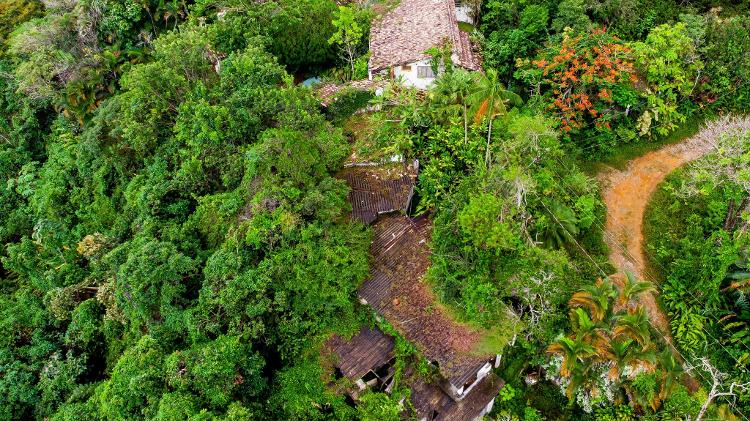 Vista aérea da mansão onde Clodovil Hernandes morava, em Ubatuba, litoral norte de São Paulo