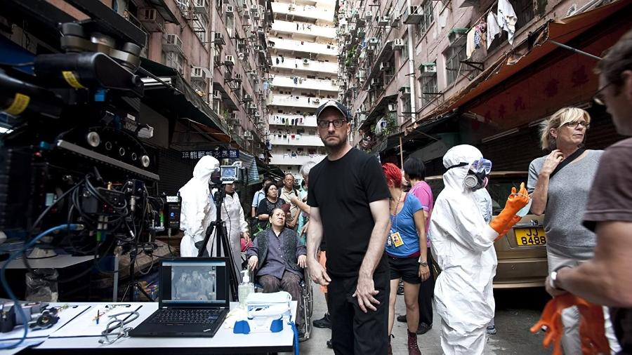 O diretor Steven Soderbergh, nas gravações de "Contágio" (2011) - Reprodução