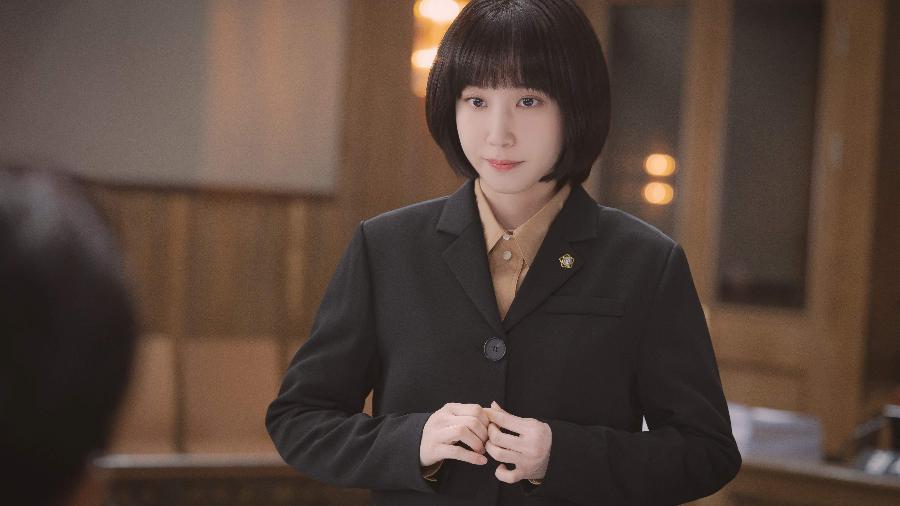 A atriz Park Eun-bin, na série sul-coreana "Uma advogada extraordinária", da Netflix - AFP