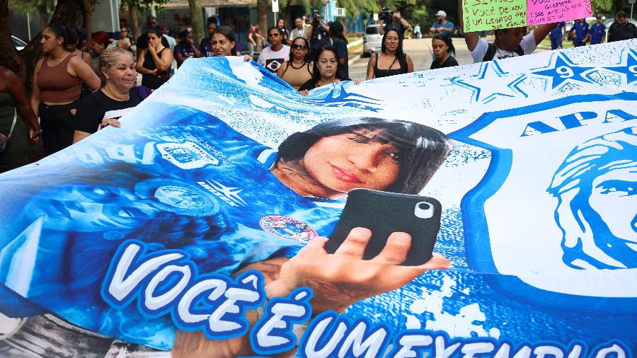 Velório de Tainara Souza Santos, no dia 26 de dezembro, no Cemitério da Vila Alpina, zona leste de São Paulo