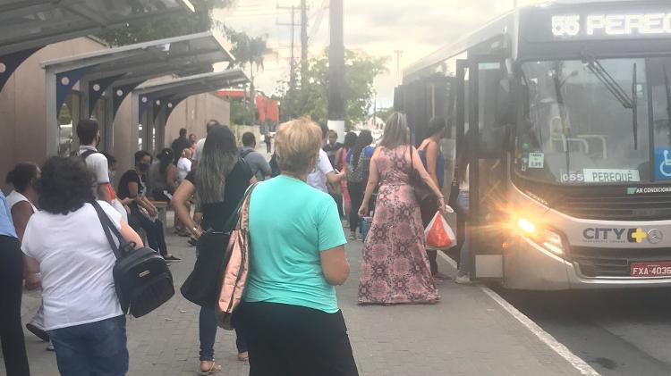 Bus stop - Felipe Pereira - Felipe Pereira