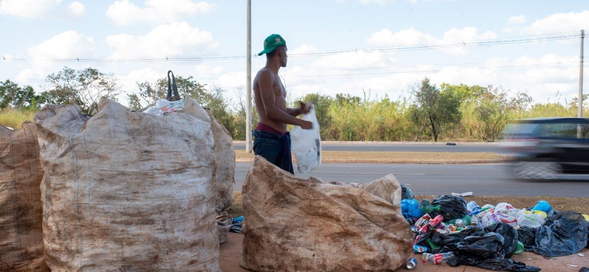 "De madrugada, os filhos de ricos, bêbados, que passam a noite na balada, passam por aqui gritando dos carros: Vamos botar fogo em vocês, seus vagabundos, suas putas" - Yasmin Velloso/UOL