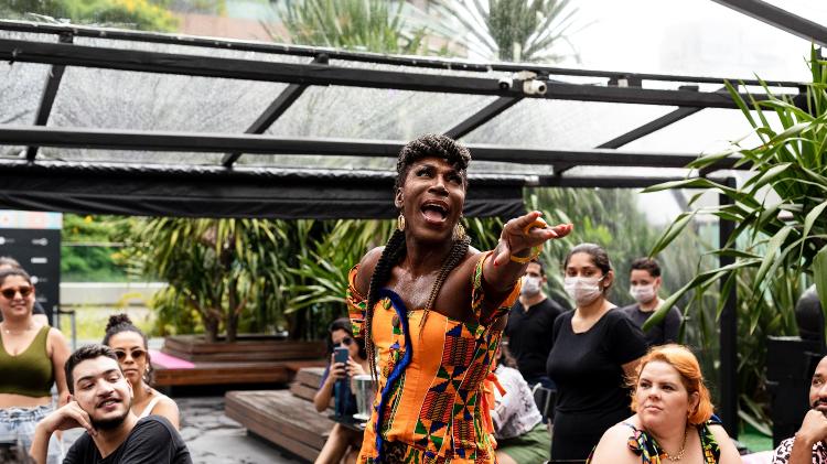 Leyllah Diva Black, durante apresentação ao som de Whitney Houston - Pryscilla K./UOL - Pryscilla K./UOL