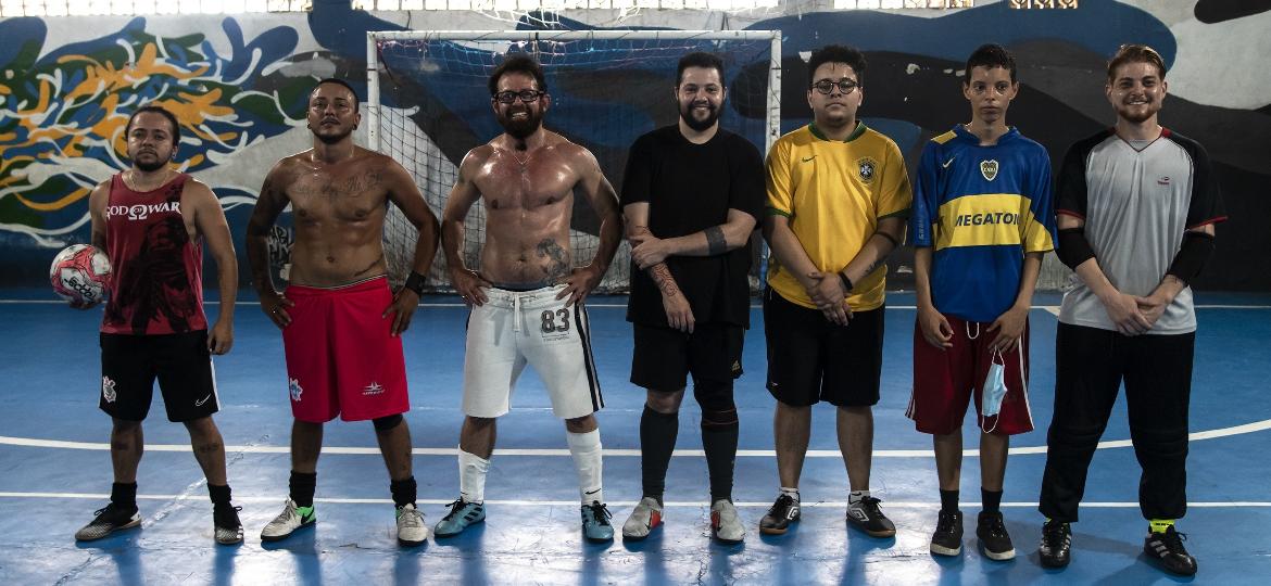 Todos os domingos, o time T-Mosqueteiros, de homens trans, se reúne para jogar futebol em São Paulo - Gsé Silva/UOL