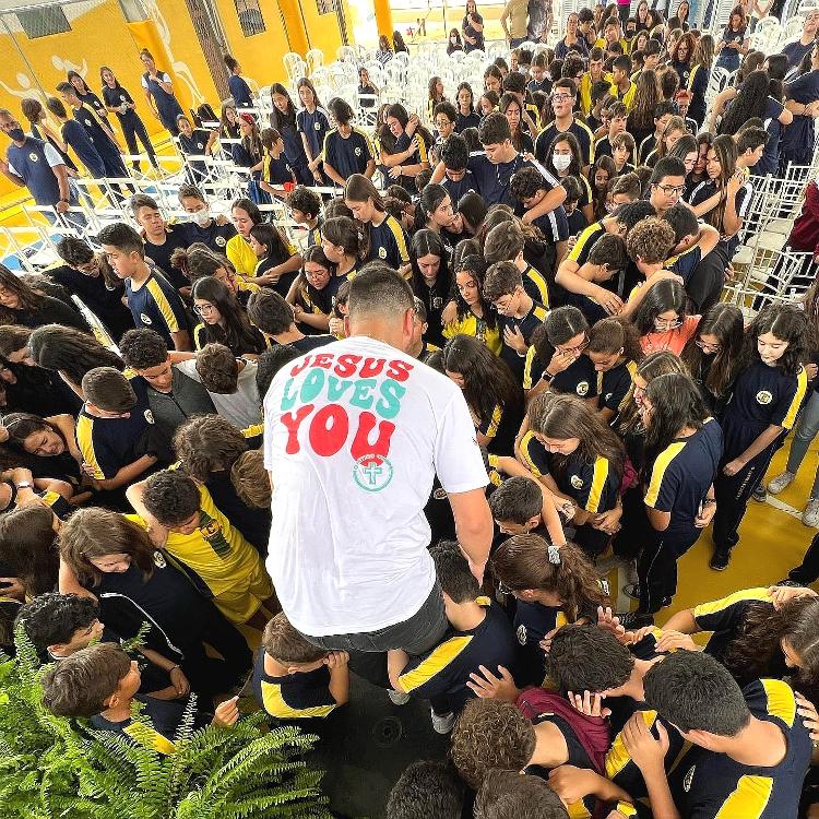 Palestra do Guilherme Batista em escola