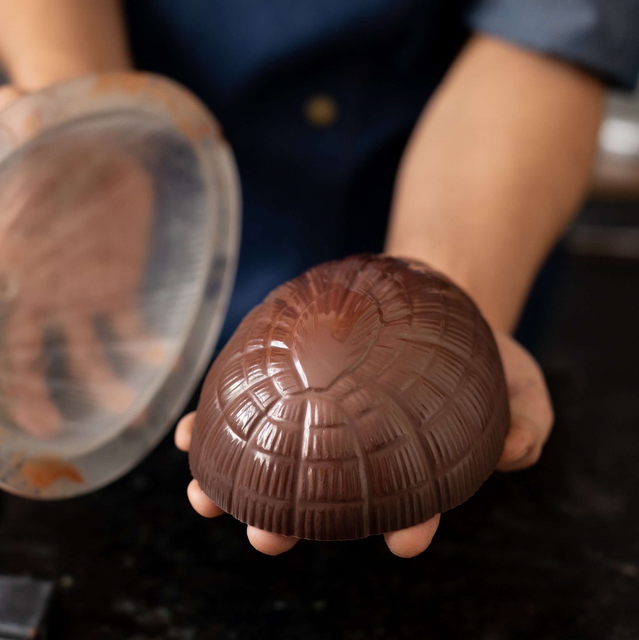 É uma obra de arte: ovos de chocolate de mais de R$ 200 bombam na Páscoa -  16042022 - UOL TAB