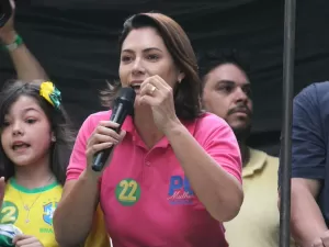 Caravana de Michelle faz direita atropelar centro e esquerda em eleitas