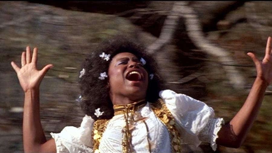 A atriz Renn Woods, em cena do filme musical "Hair" (1979), inspirado no musical homônimo de 1967 - Reprodução