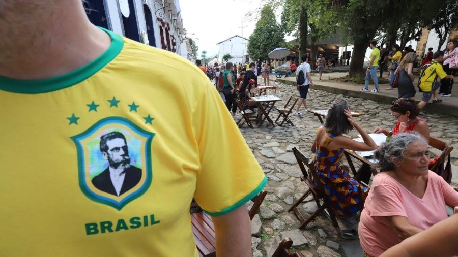 Na Feira Literária Internacional de Paraty, o craque Machado de Assis substitui Neymar na camisa canarinho - Claudinei Plaza/UOL